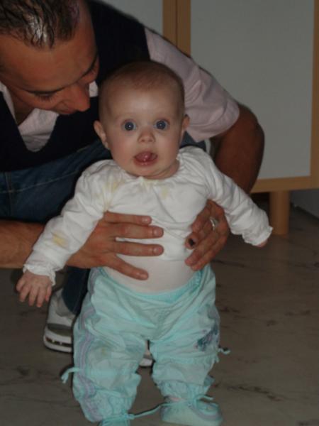 Thala et son papa, à 4mois 1/2 déjà dans les meilleurs soirées!!