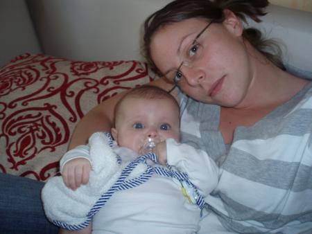 Thala et moi, on regarde la tv entre femmes!!