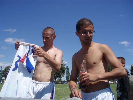 Dimanche 24-06 grand soleil (pour changer un peu) et pour mon homme et Gaël c'est tournoi de foot et coup de soleil!!!